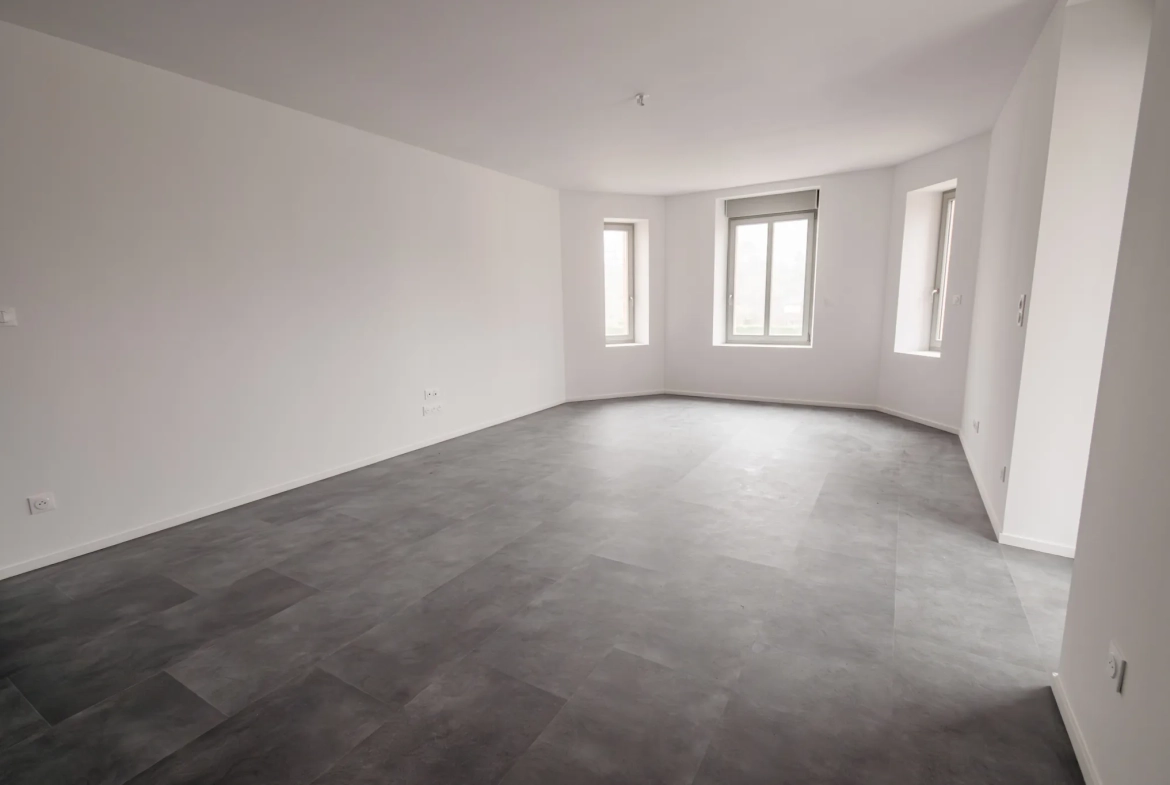 Appartement 5 pièces avec terrasse, cave et parking à La Cluse et Mijoux 