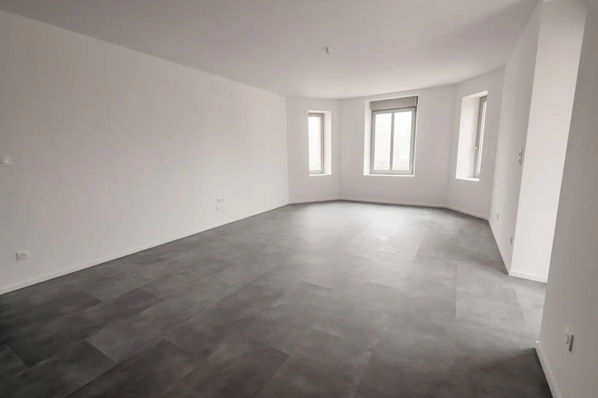 Appartement 5 pièces avec terrasse, cave et parking à La Cluse et Mijoux 