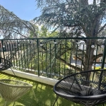 Vente d'un appartement T3 rénové de 71m² à Pierre-Bénite, vue dégagée sur les arbres