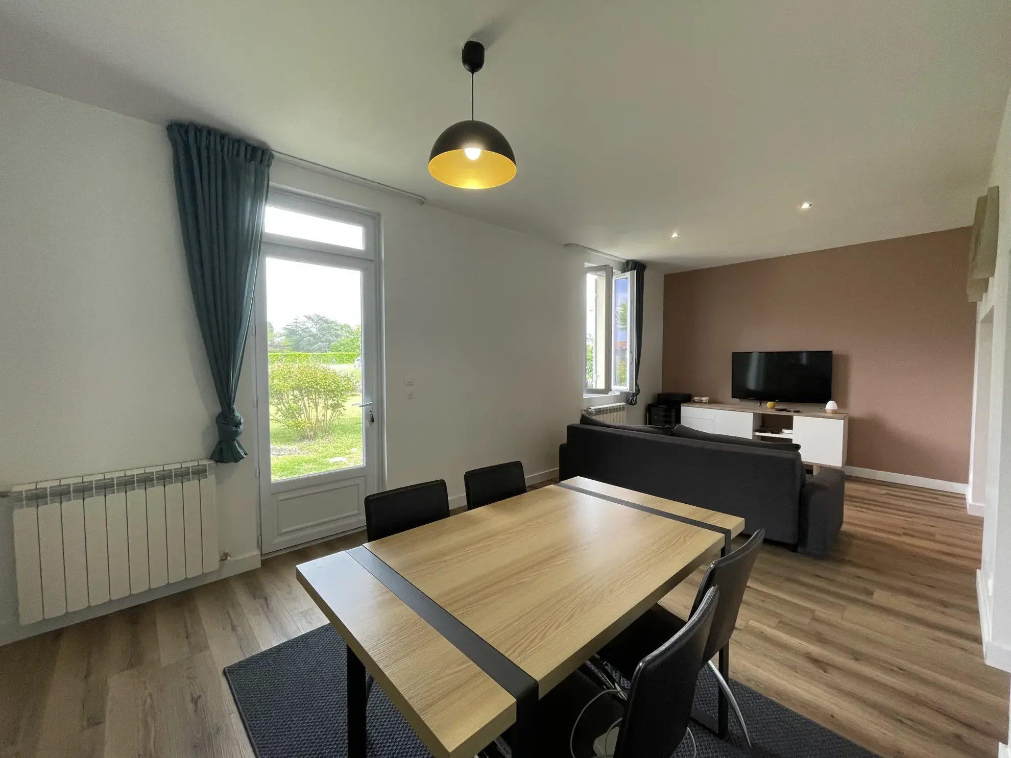 Charmante maison de plain-pied avec jardin à Saint-Magne-de-Castillon 