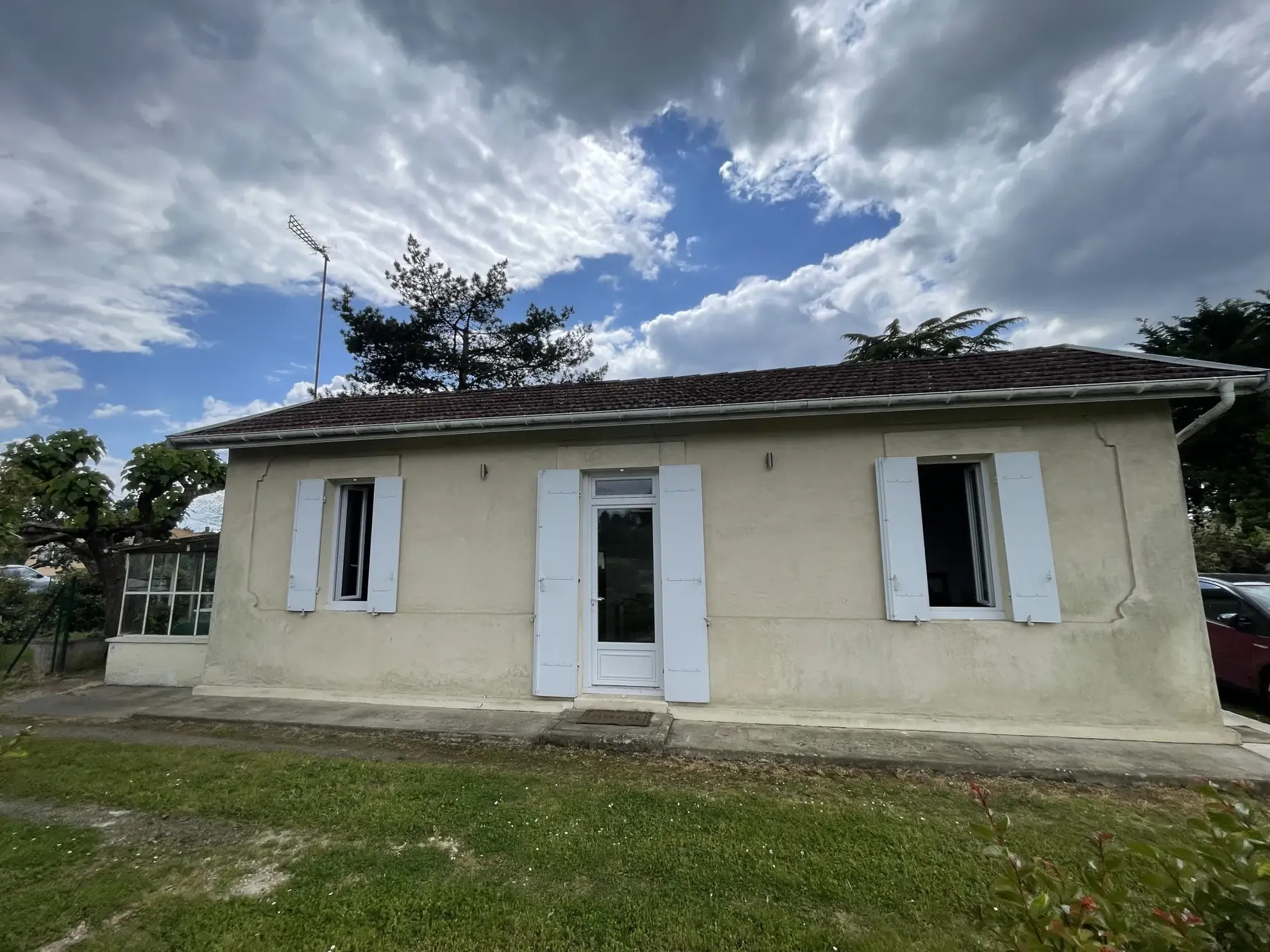 Charmante maison de plain-pied avec jardin à Saint-Magne-de-Castillon 