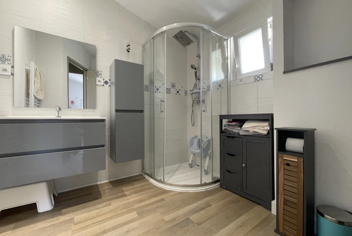 Charmante maison de plain-pied avec jardin à Saint-Magne-de-Castillon 