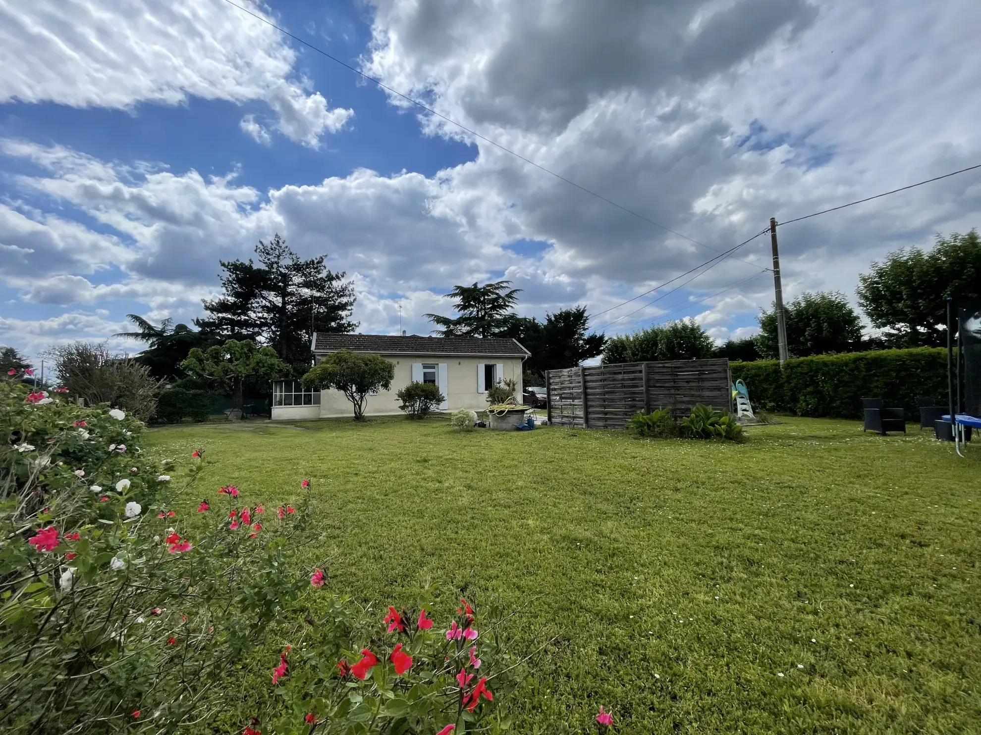 Charmante maison de plain-pied avec jardin à Saint-Magne-de-Castillon 