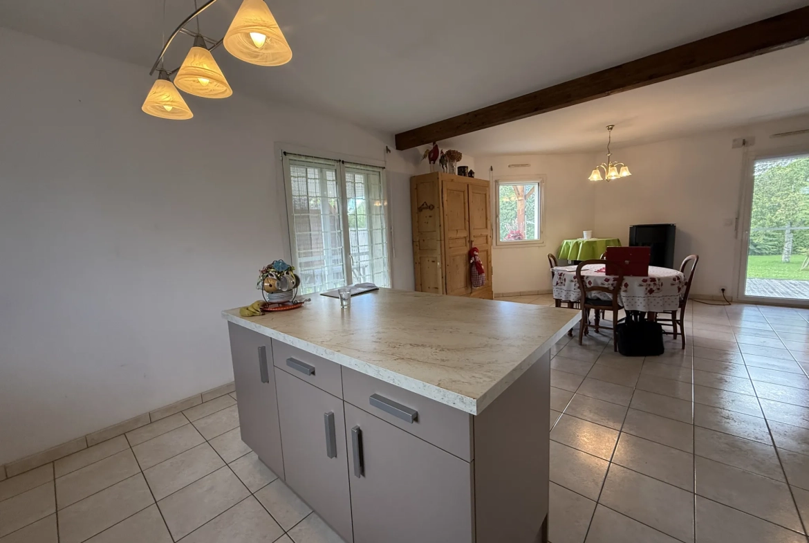 Maison chaleureuse à Levier avec garage double, terrasse et potentiel d’aménagement 