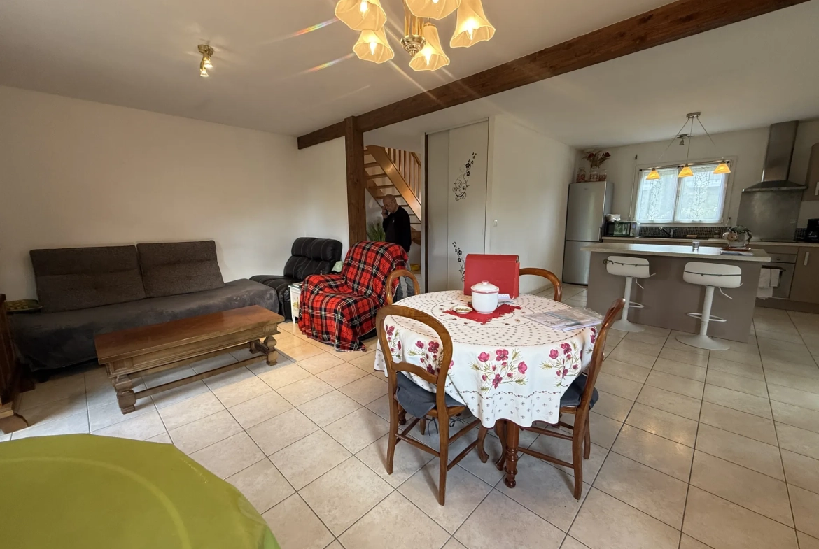 Maison chaleureuse à Levier avec garage double, terrasse et potentiel d’aménagement 