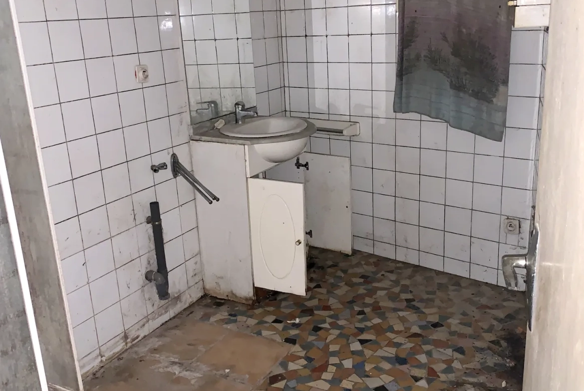 Maison à rénover de 120 m² avec dépendances à Beauvais-sur-Matha (17490) 