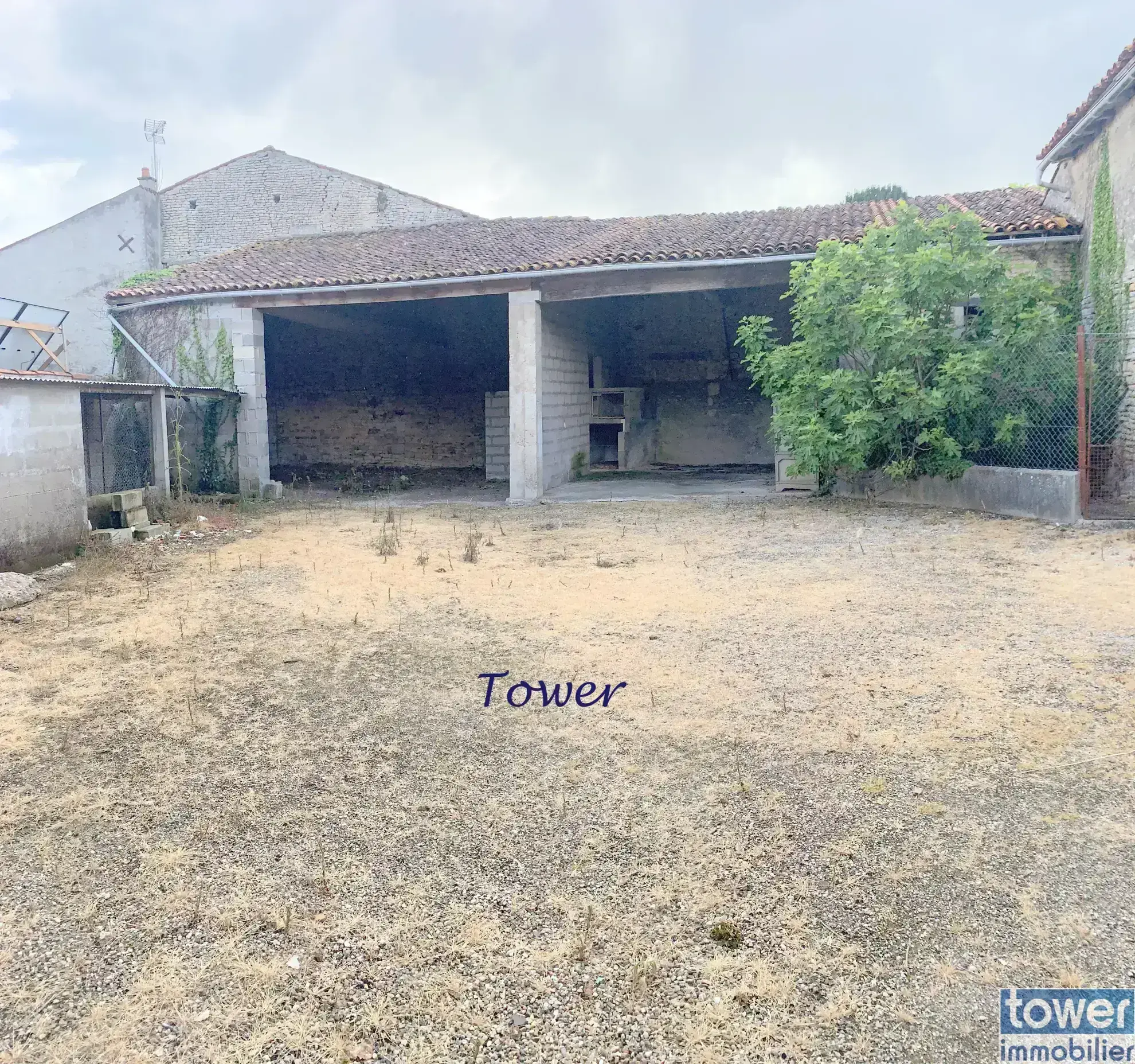 Maison à rénover de 120 m² avec dépendances à Beauvais-sur-Matha (17490) 