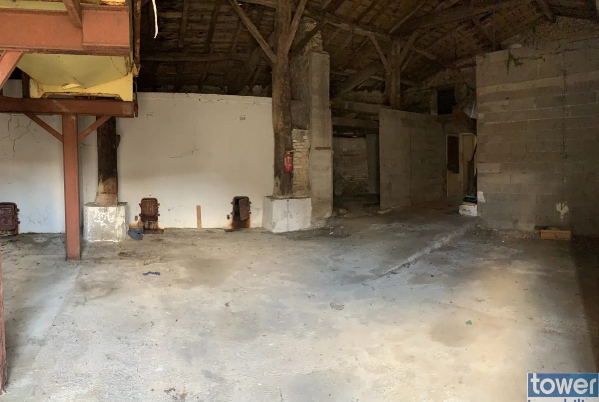 Maison à rénover de 120 m² avec dépendances à Beauvais-sur-Matha (17490) 