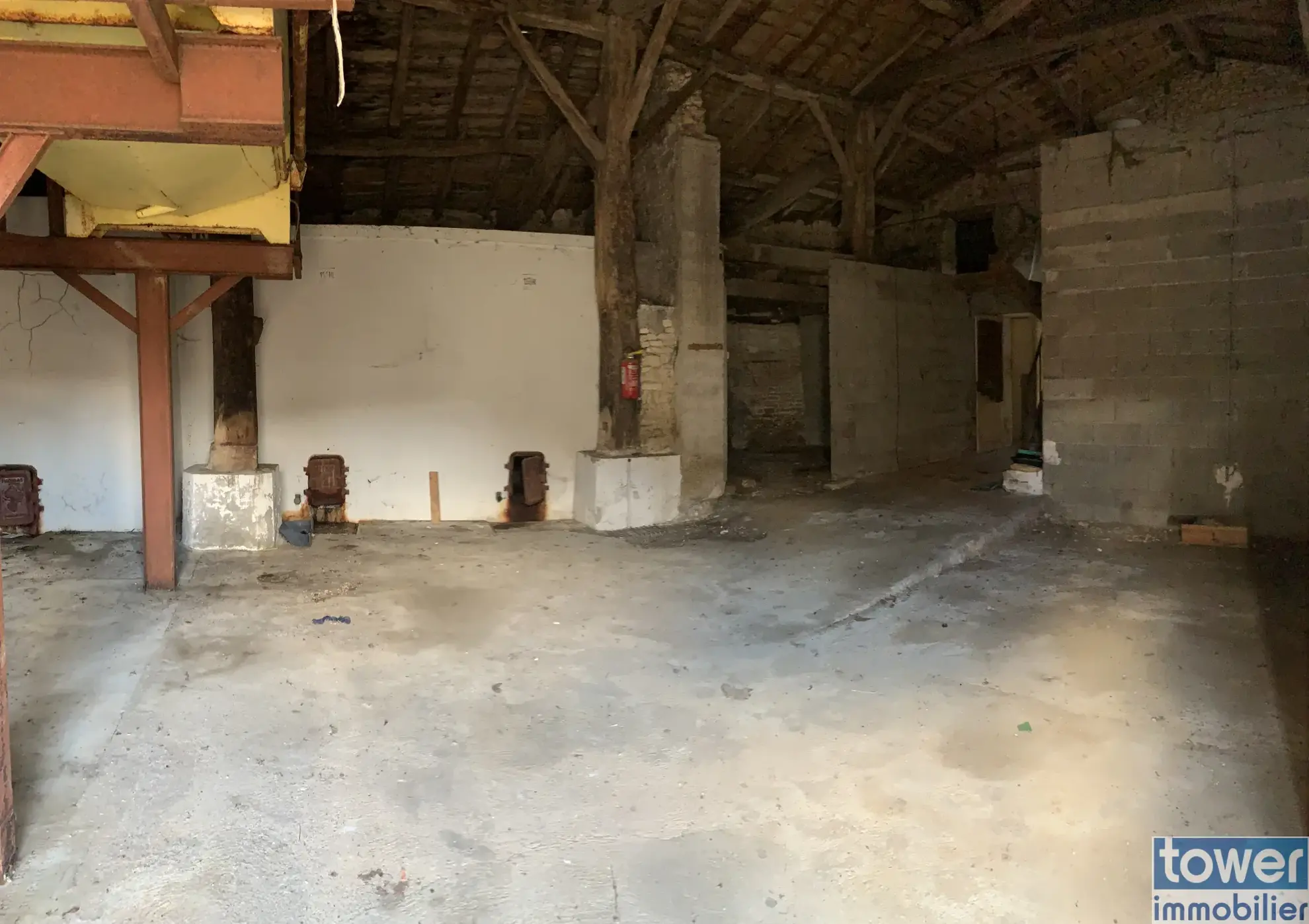 Maison à rénover de 120 m² avec dépendances à Beauvais-sur-Matha (17490) 