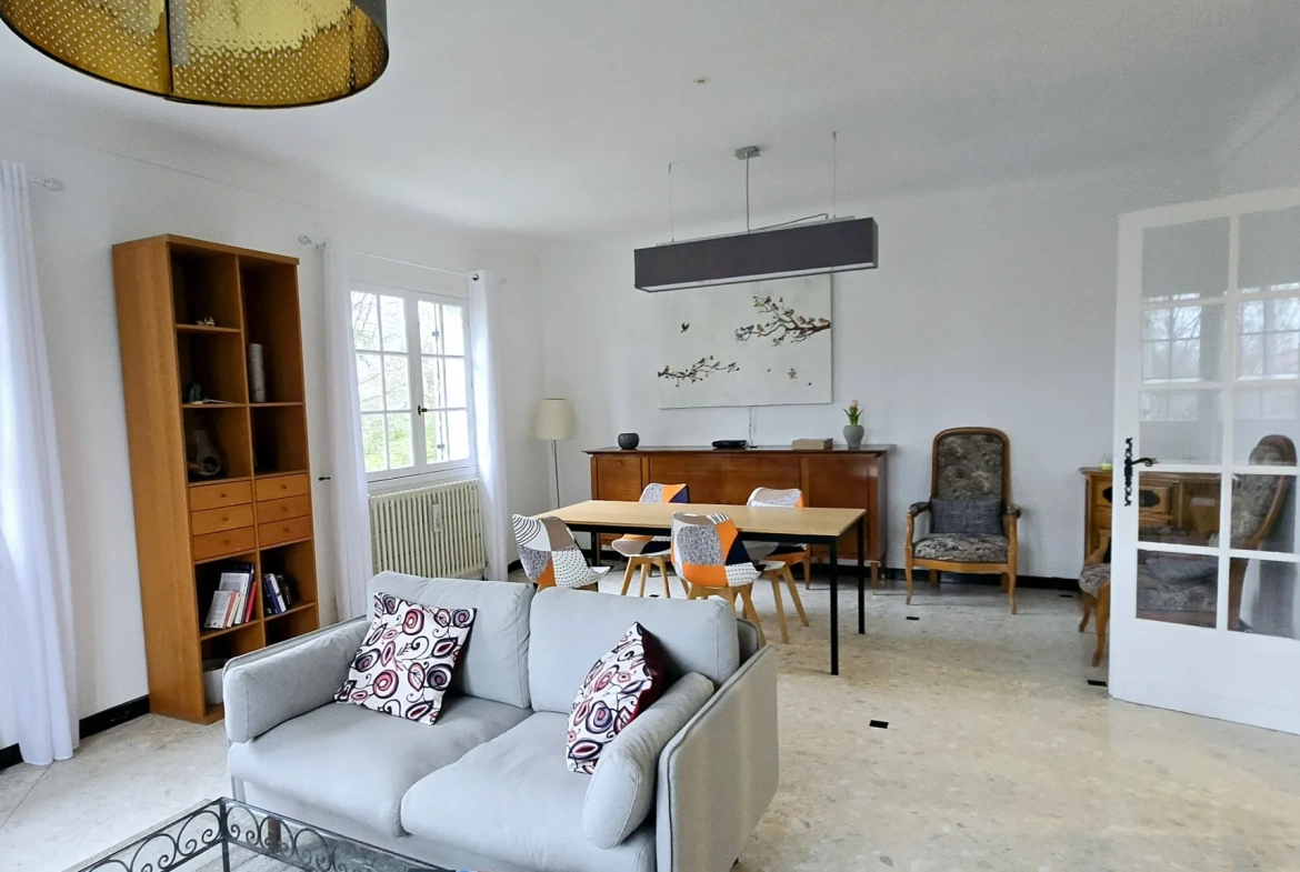 Maison traditionnelle de 175m² avec jardin à Port Sainte Foy et Ponchapt 