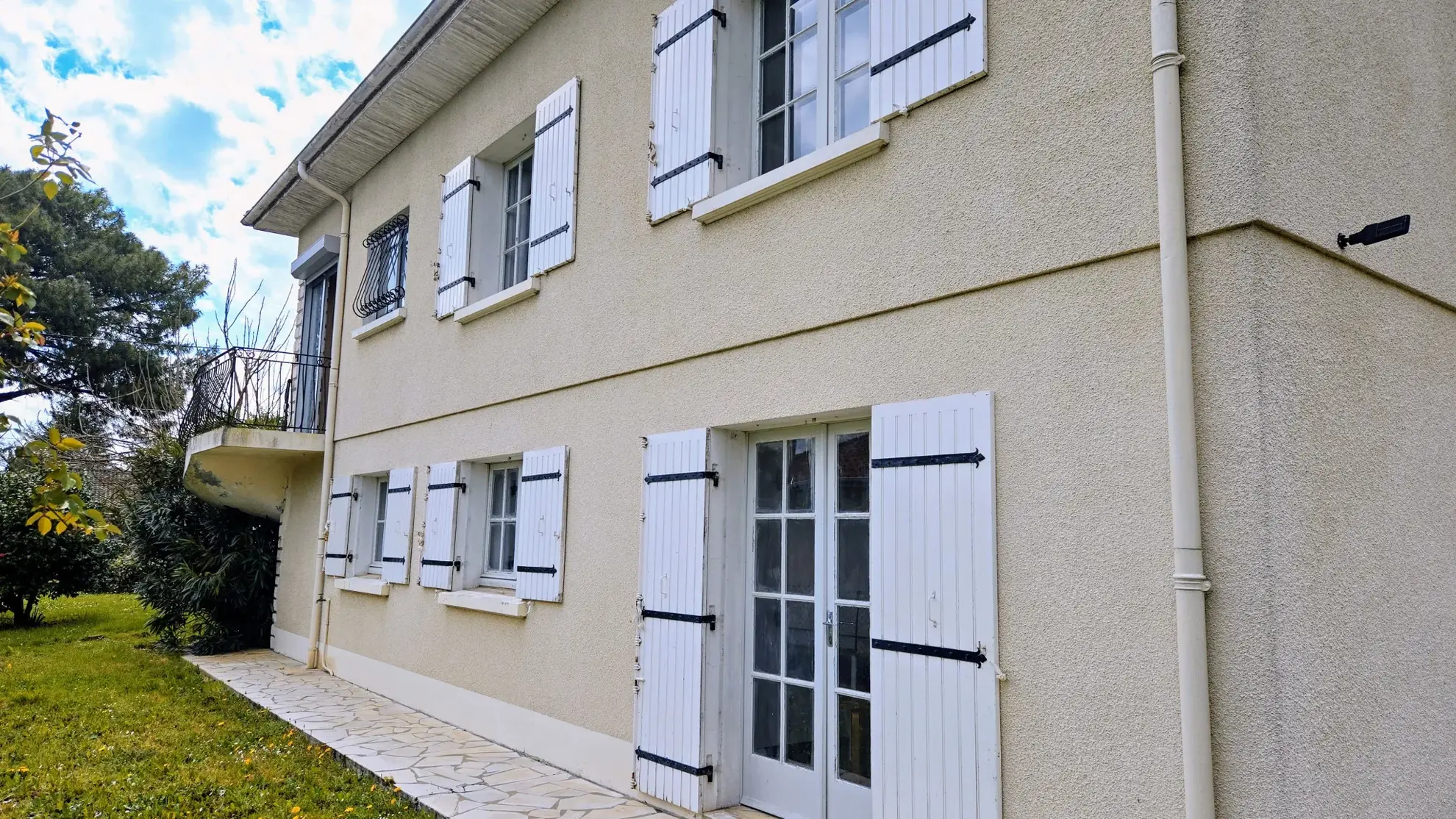 Maison traditionnelle de 175m² avec jardin à Port Sainte Foy et Ponchapt 