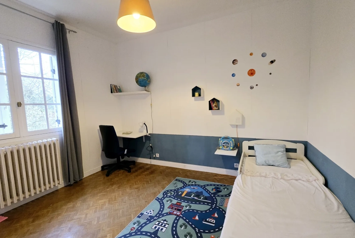 Maison traditionnelle de 175m² avec jardin à Port Sainte Foy et Ponchapt 