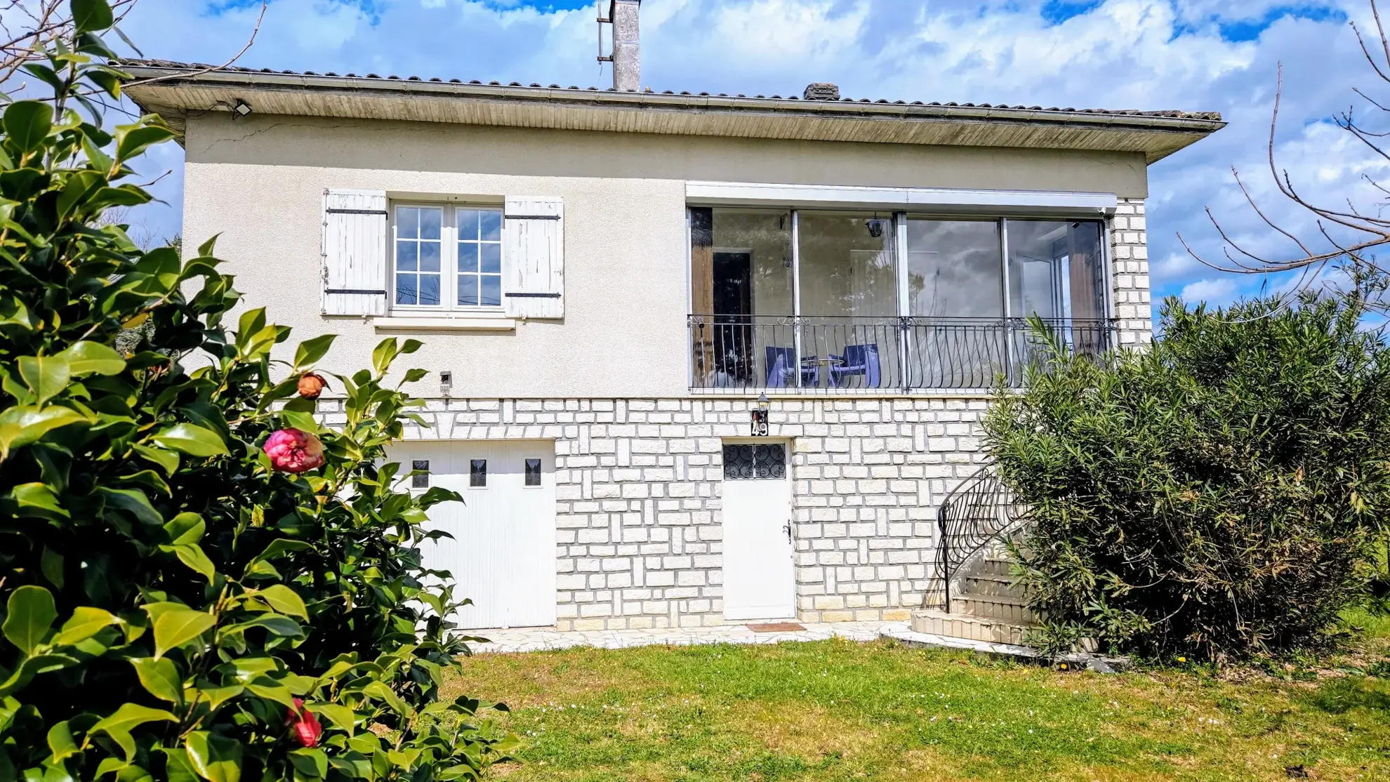 Maison traditionnelle de 175m² avec jardin à Port Sainte Foy et Ponchapt 