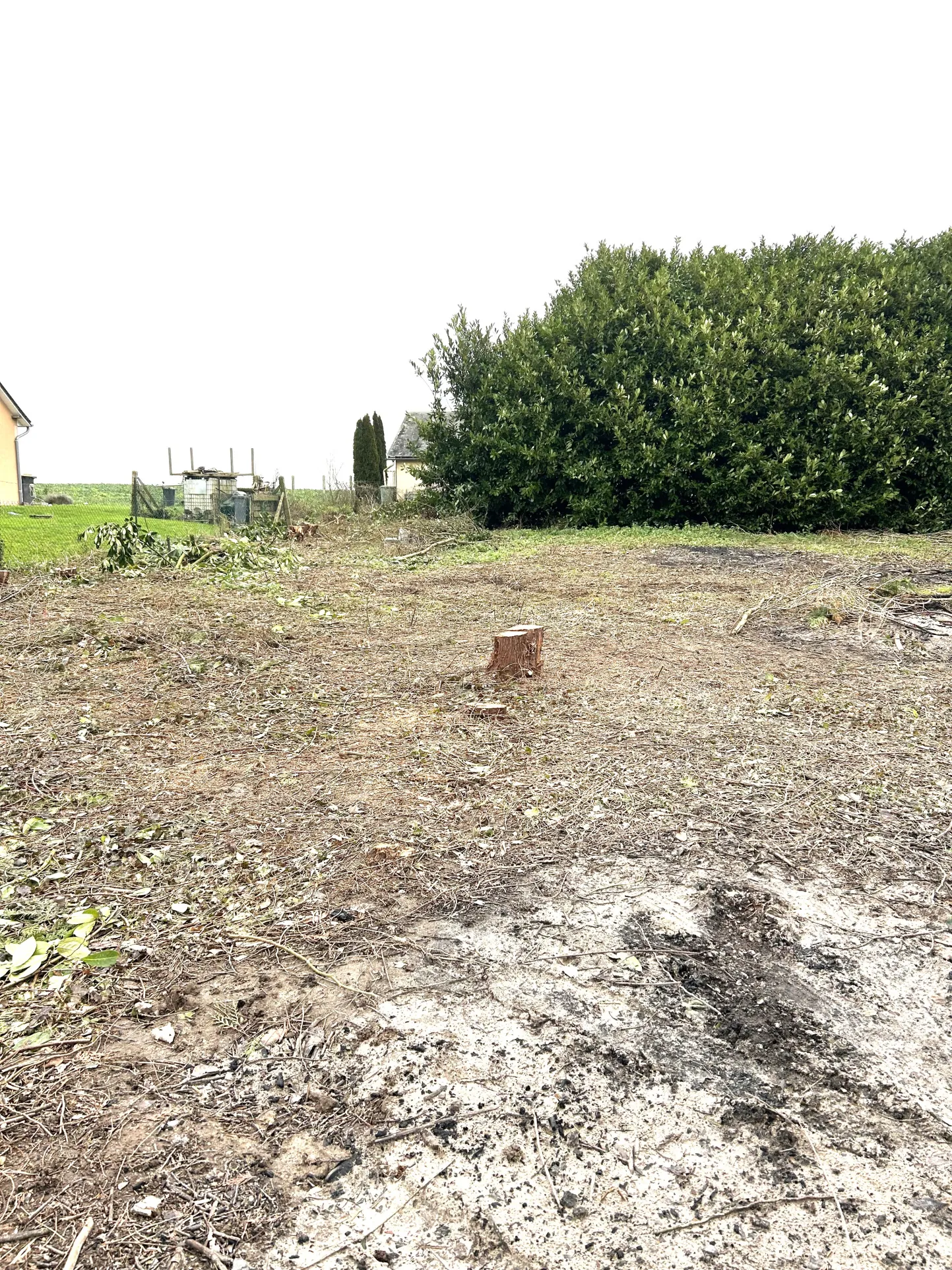 Terrain constructible de 1200 m² à Puchay proche Paris 