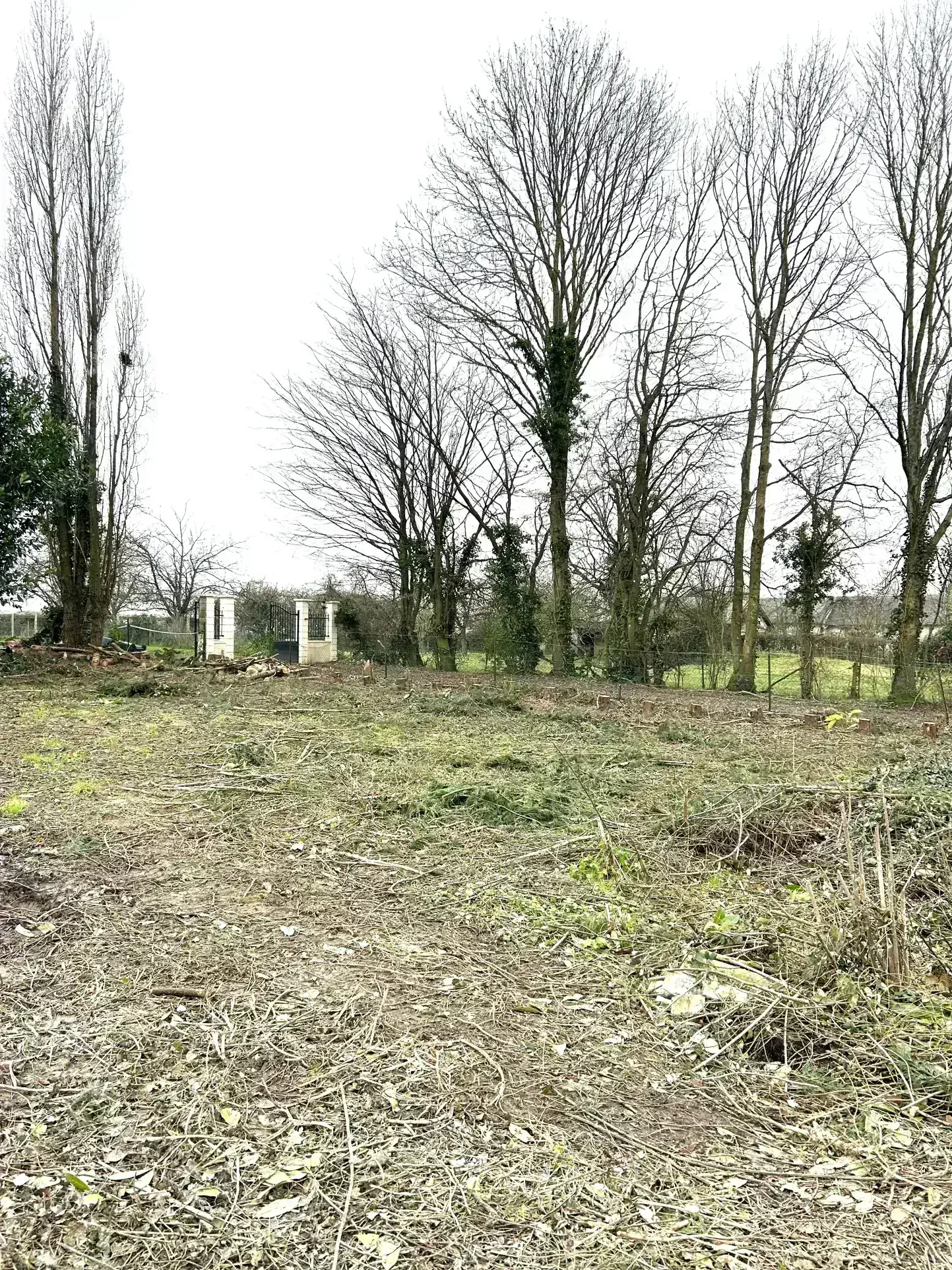 Terrain constructible de 1200 m² à Puchay proche Paris 