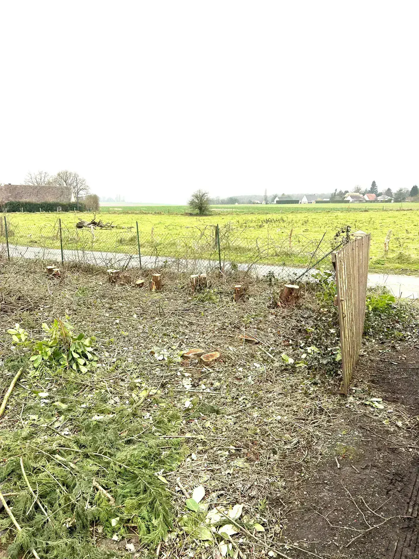 Terrain constructible de 1200 m² à Puchay proche Paris 