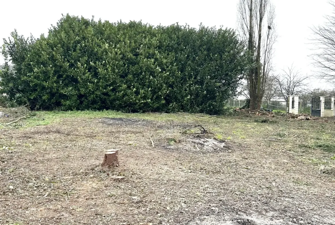 Terrain constructible de 1200 m² à Puchay proche Paris 