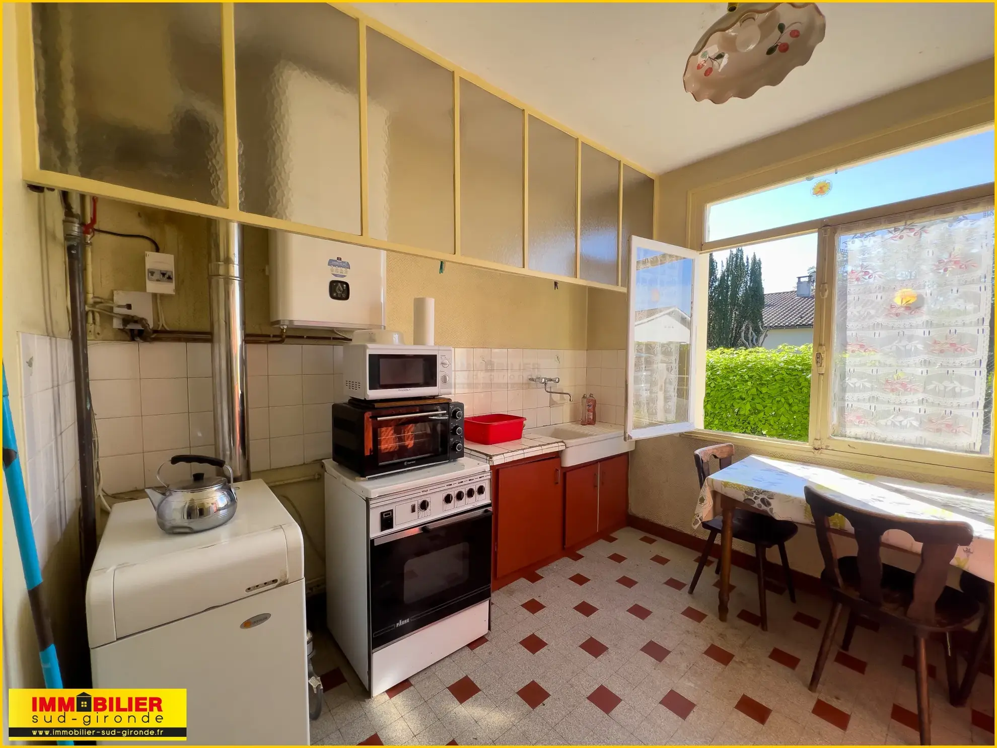 Maison à rénover avec 4 chambres et garage proche centre de Podensac 