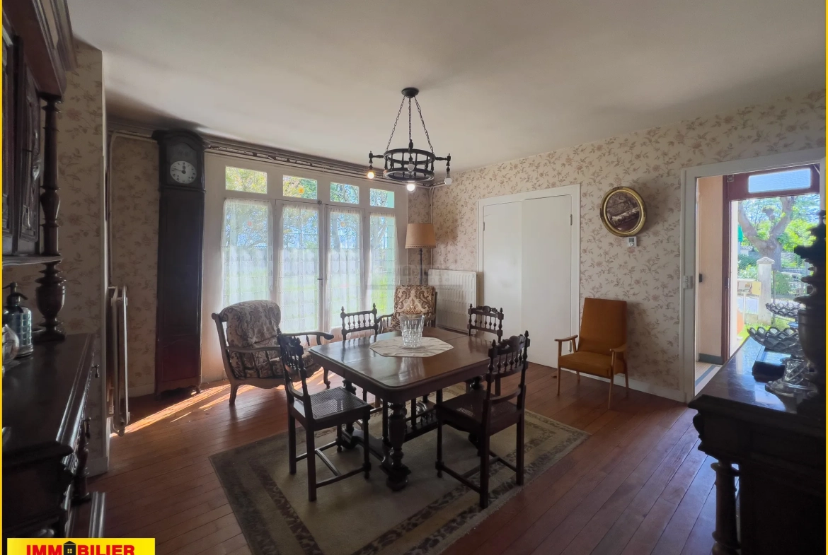 Maison à rénover avec 4 chambres et garage proche centre de Podensac 