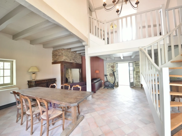 Maison de charme avec vue vallée à Malemort - 3 chambres, terrain 1555 m²