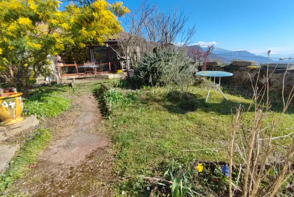 Maison avec vue sur les montagnes à Voiron, 4 chambres, dépendances, jardin de 475 m² 
