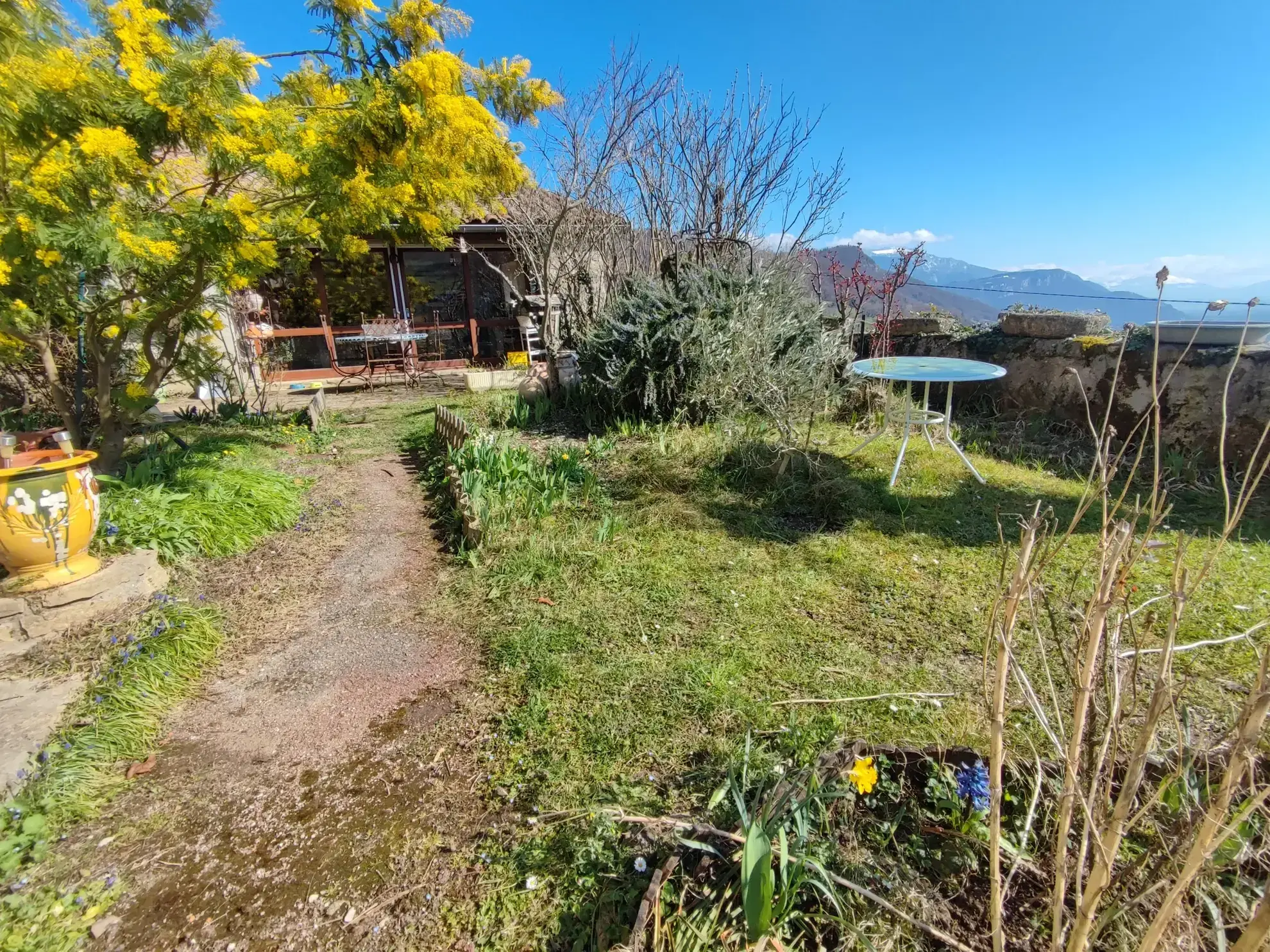 Maison avec vue sur les montagnes à Voiron, 4 chambres, dépendances, jardin de 475 m² 