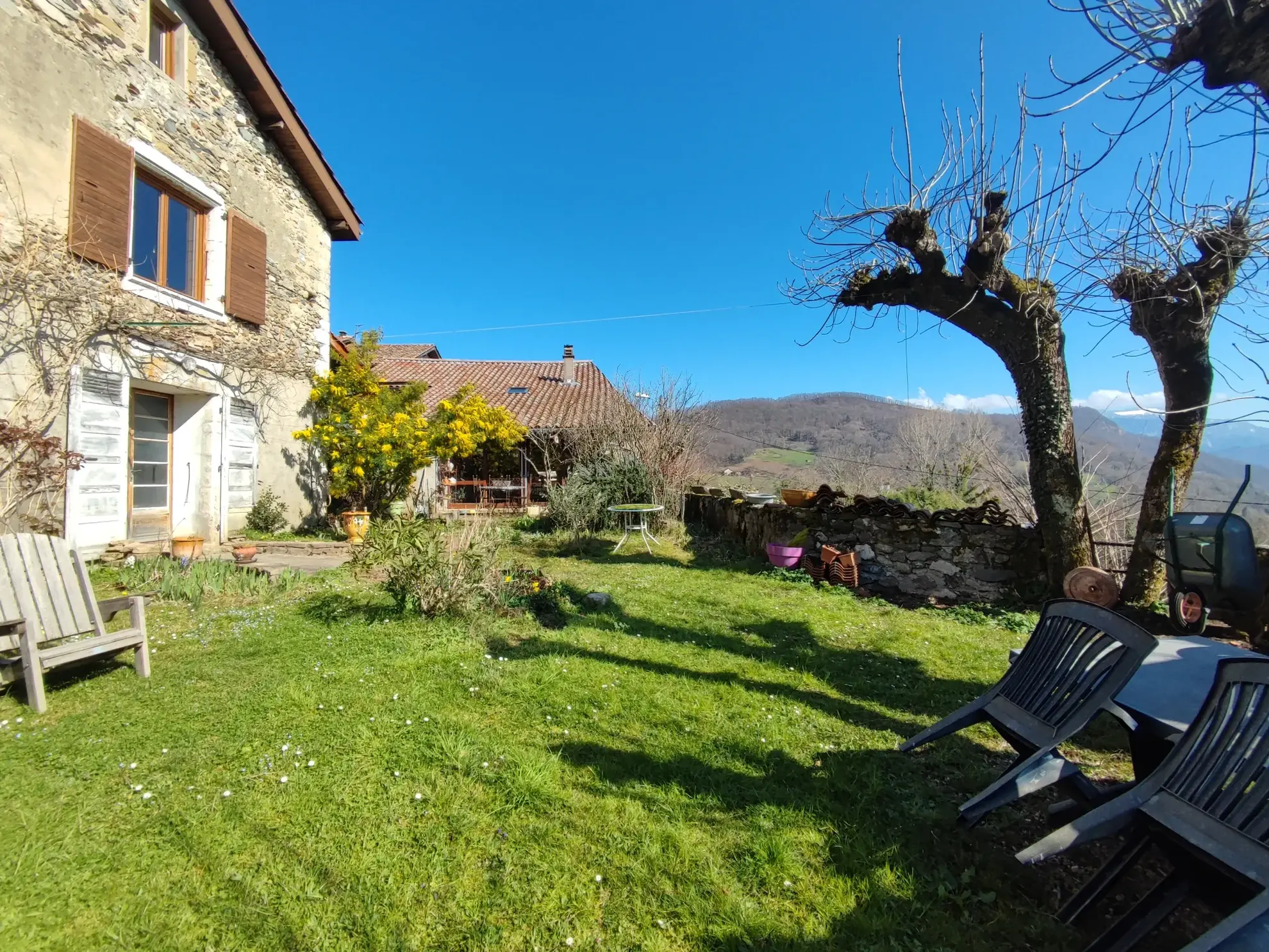 Maison avec vue sur les montagnes à Voiron, 4 chambres, dépendances, jardin de 475 m² 
