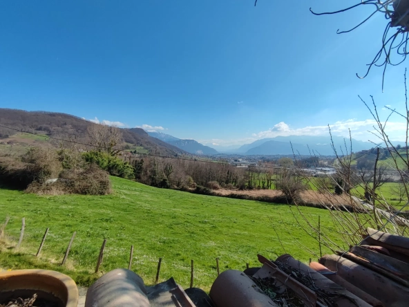 Maison avec vue sur les montagnes à Voiron, 4 chambres, dépendances, jardin de 475 m²