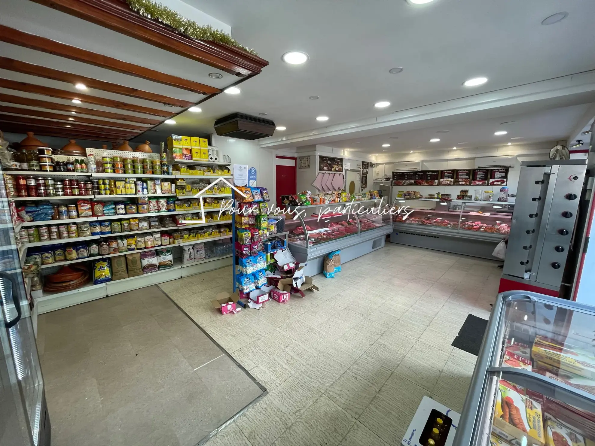 Immeuble de rapport à Raismes avec appartement, studio et commerce, 200 m² loués 