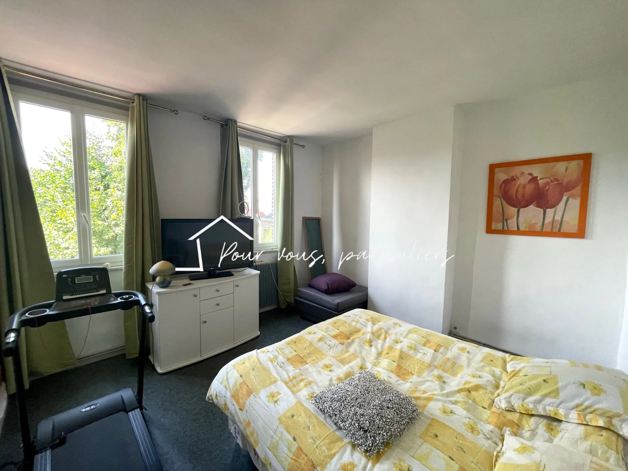 Immeuble de rapport à Raismes avec appartement, studio et commerce, 200 m² loués 