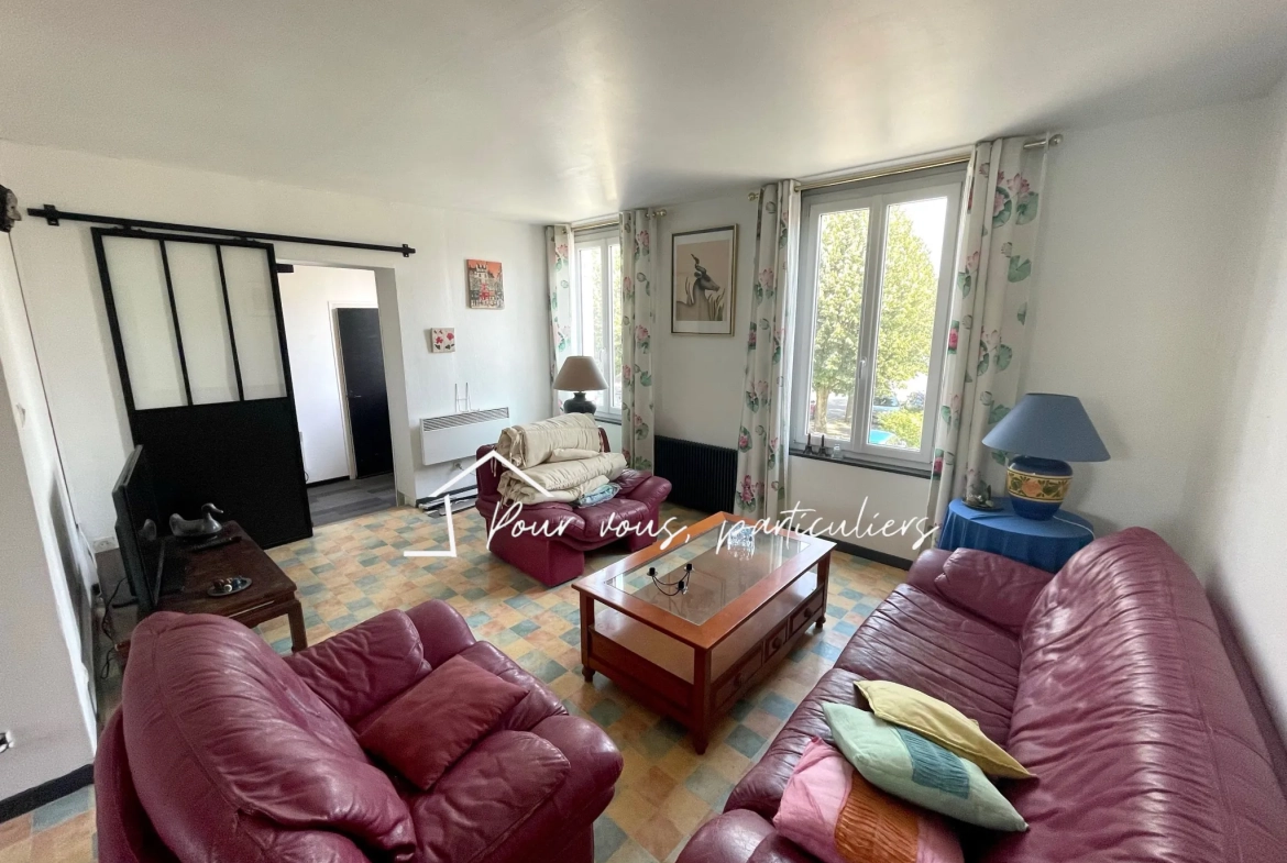Immeuble de rapport à Raismes avec appartement, studio et commerce, 200 m² loués 