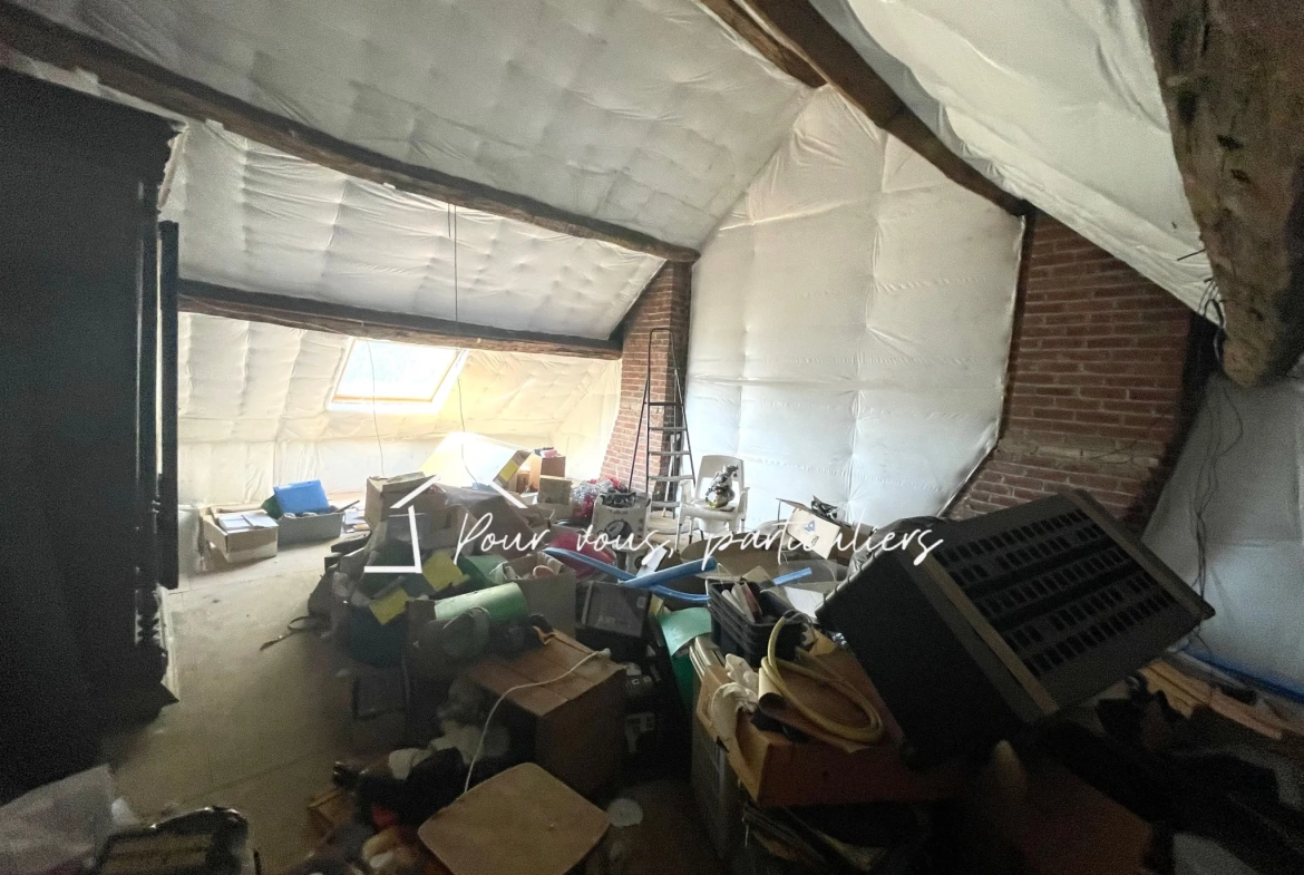 Immeuble de rapport à Raismes avec appartement, studio et commerce, 200 m² loués 