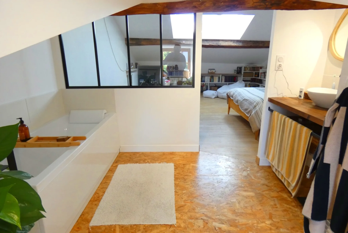 Charmante maison de ville dans le centre historique d'Aurillac avec garage et atelier 