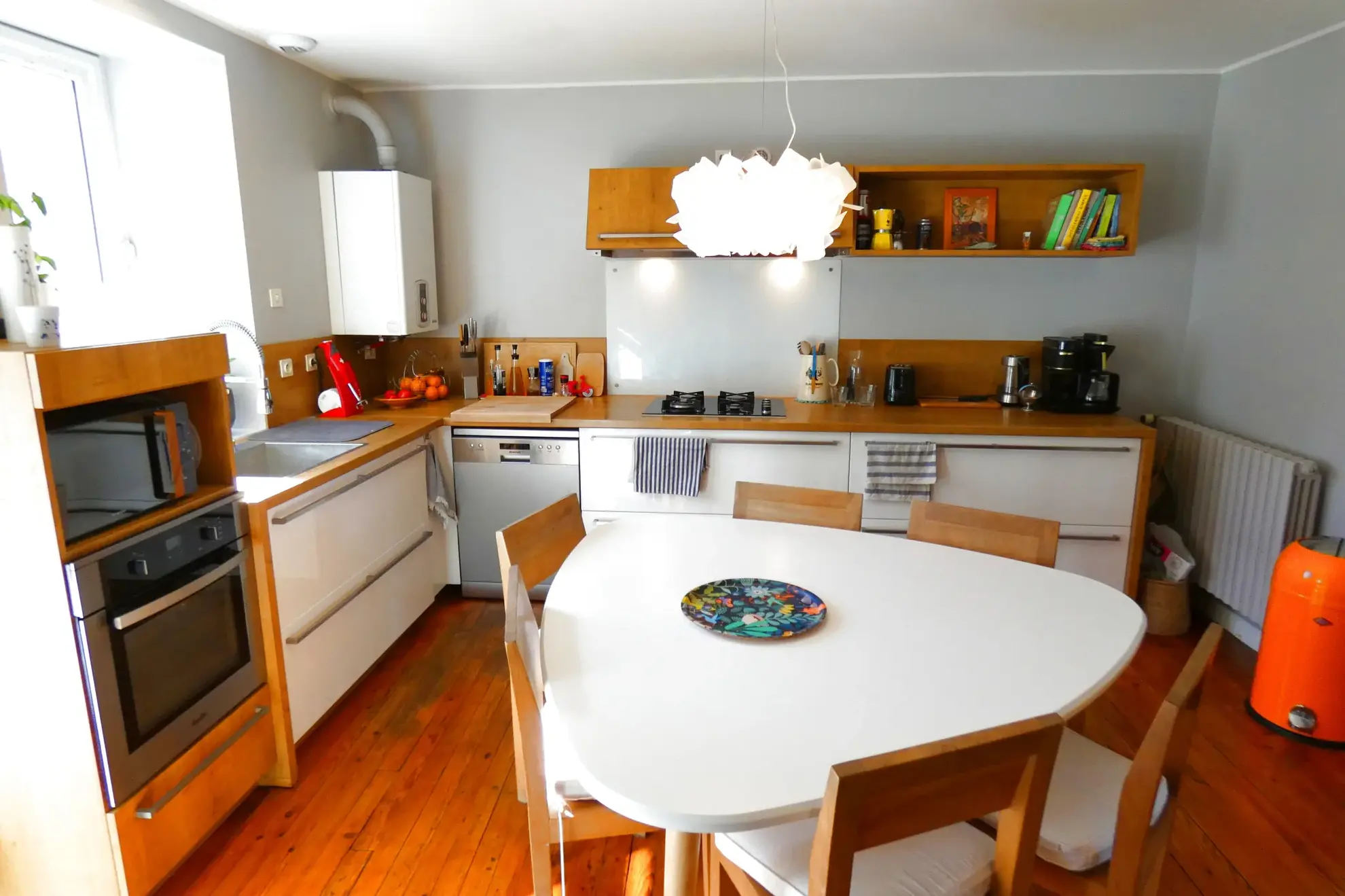 Charmante maison de ville dans le centre historique d'Aurillac avec garage et atelier 