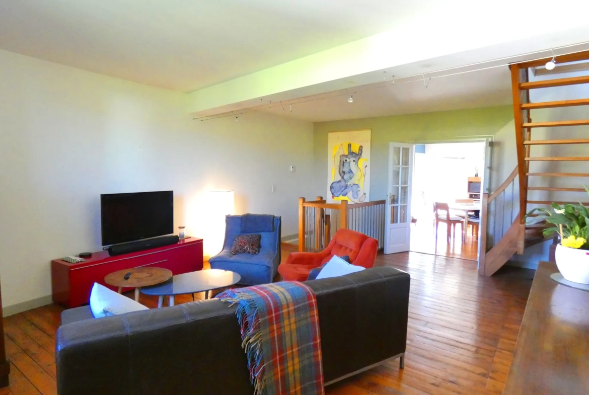 Charmante maison de ville dans le centre historique d'Aurillac avec garage et atelier 