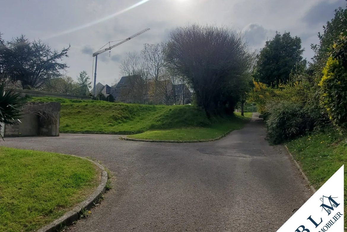 Terrain constructible de 739 m² à Equeurdreville-Hainneville, zone UC 