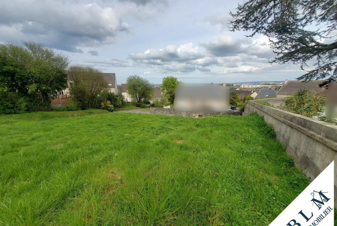Terrain constructible de 739 m² à Equeurdreville-Hainneville, zone UC 