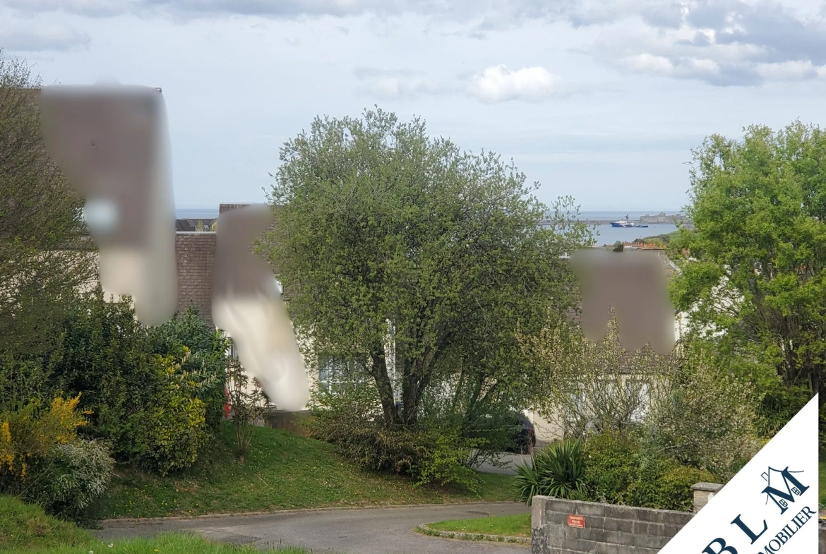 Terrain constructible de 739 m² à Equeurdreville-Hainneville, zone UC 
