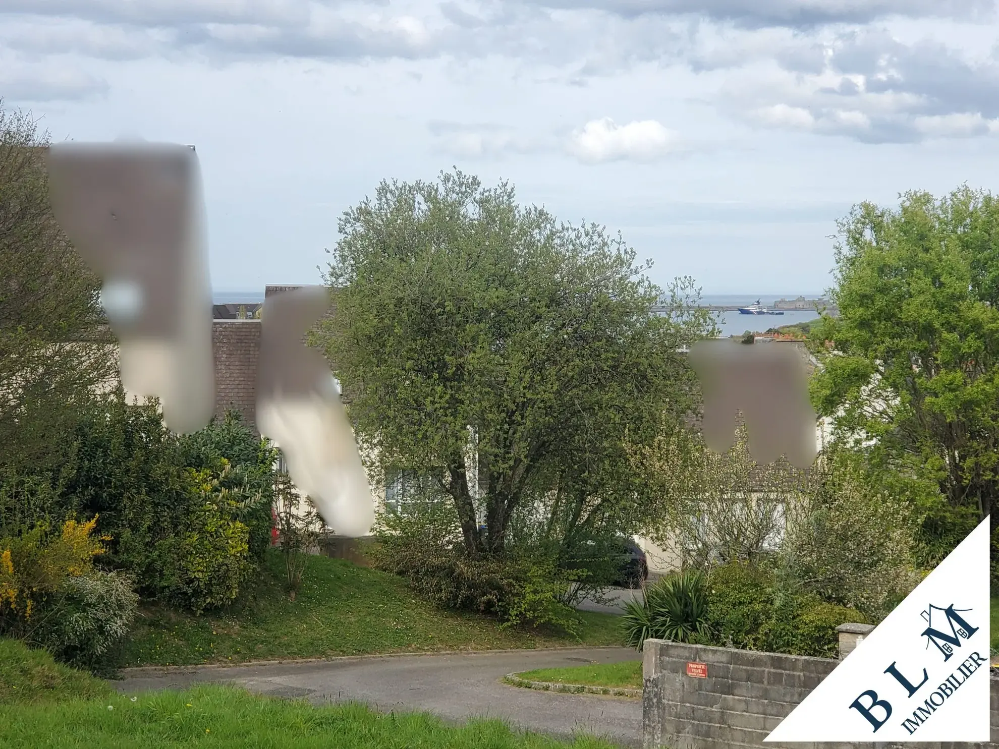 Terrain constructible de 739 m² à Equeurdreville-Hainneville, zone UC 