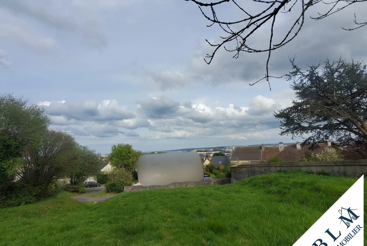 Terrain constructible de 739 m² à Equeurdreville-Hainneville, zone UC 