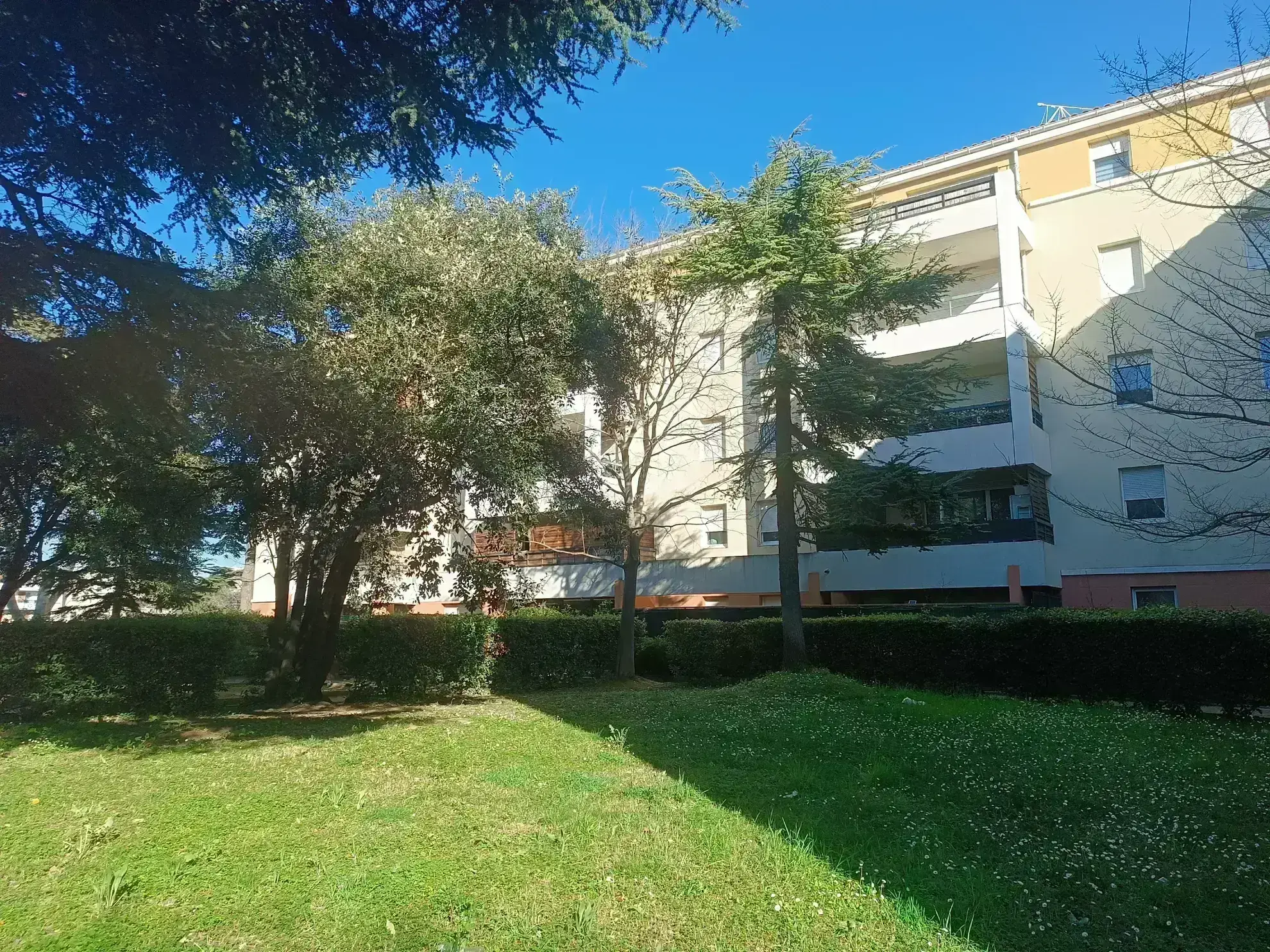 Appartement 2 pièces avec terrasse et box à Marseille 13014 - Investissement locatif 