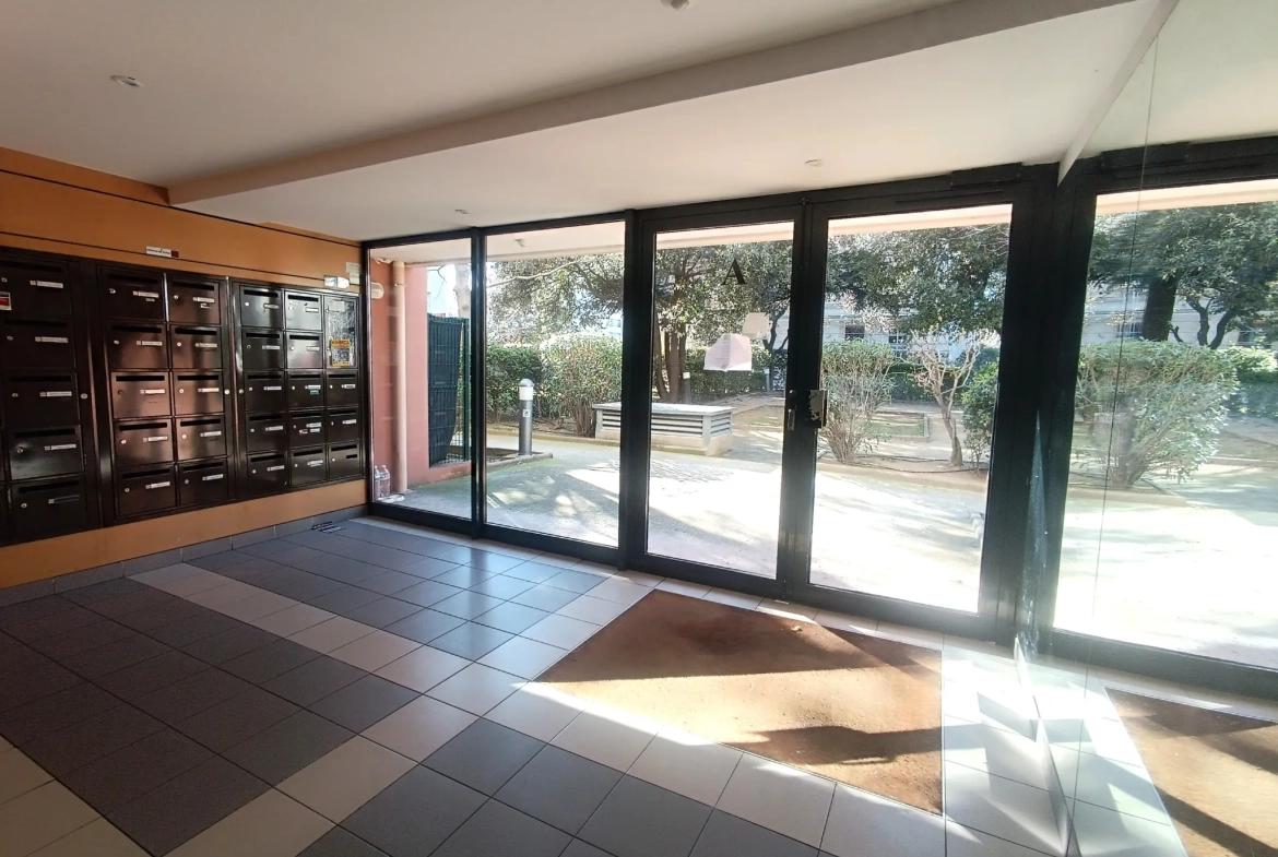 Appartement 2 pièces avec terrasse et box à Marseille 13014 - Investissement locatif 