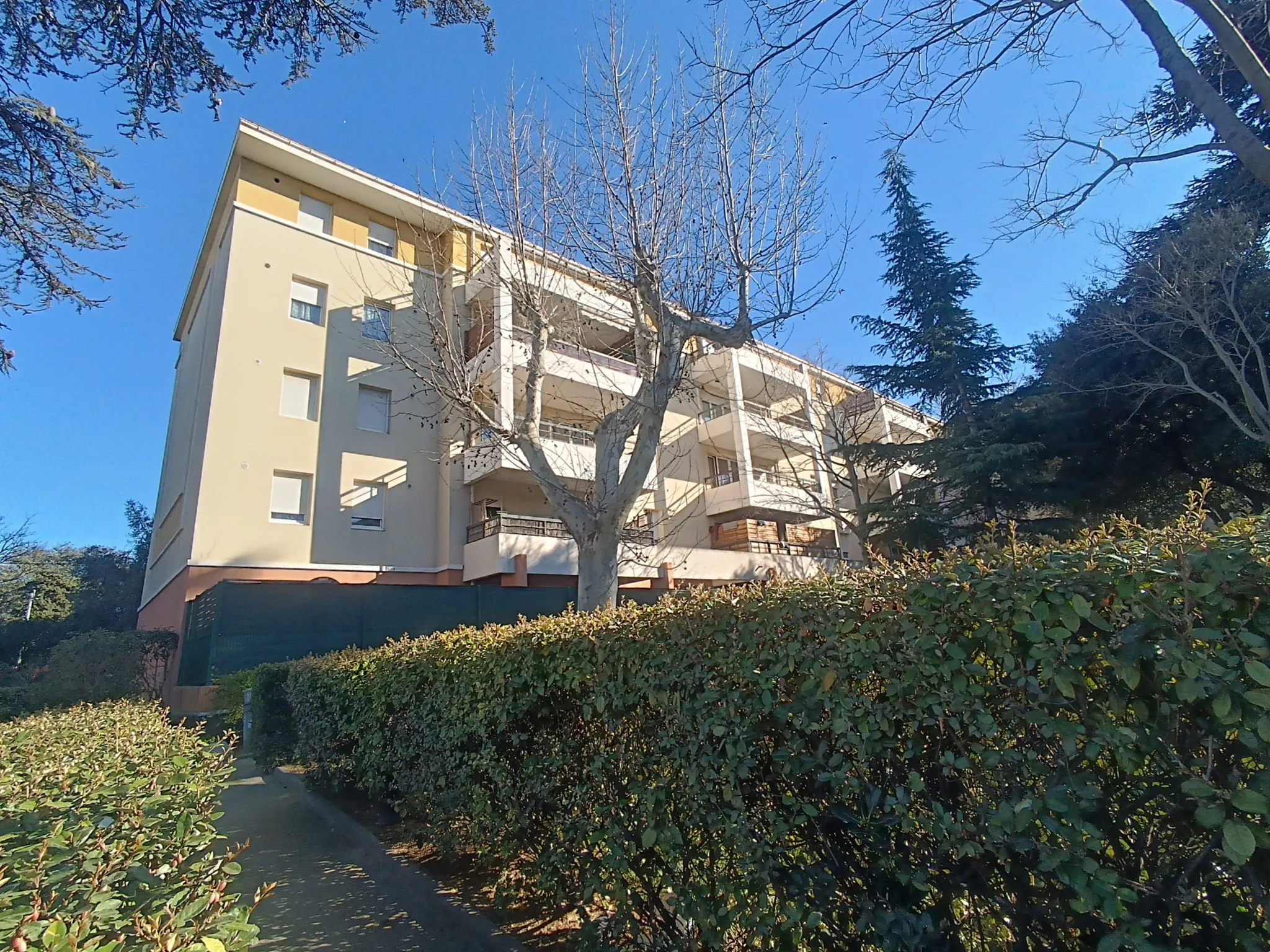 Appartement 2 pièces avec terrasse et box à Marseille 13014 - Investissement locatif 