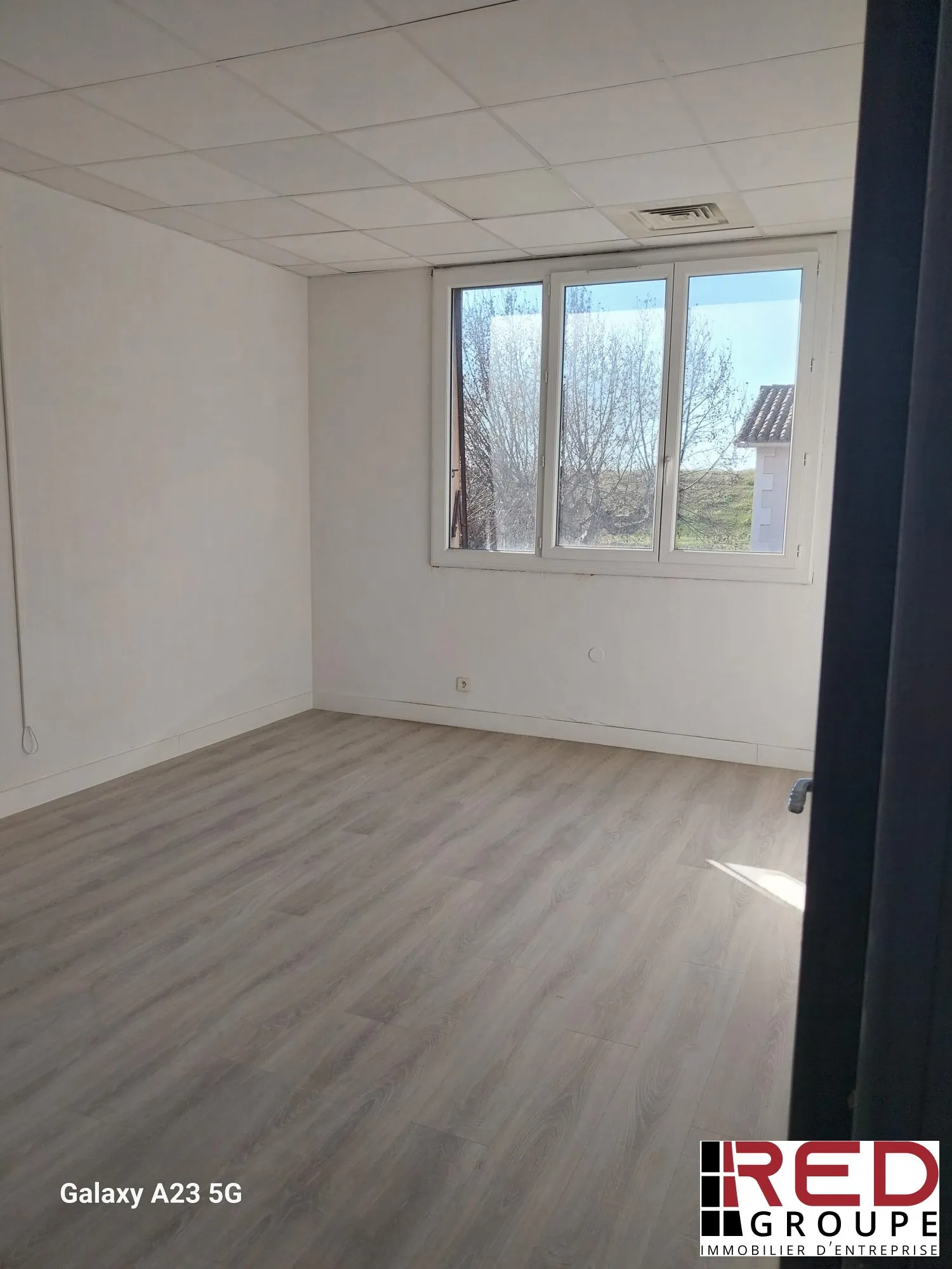 Bureaux en zone d'activité à Marseille – 116 m² à vendre ou louer 