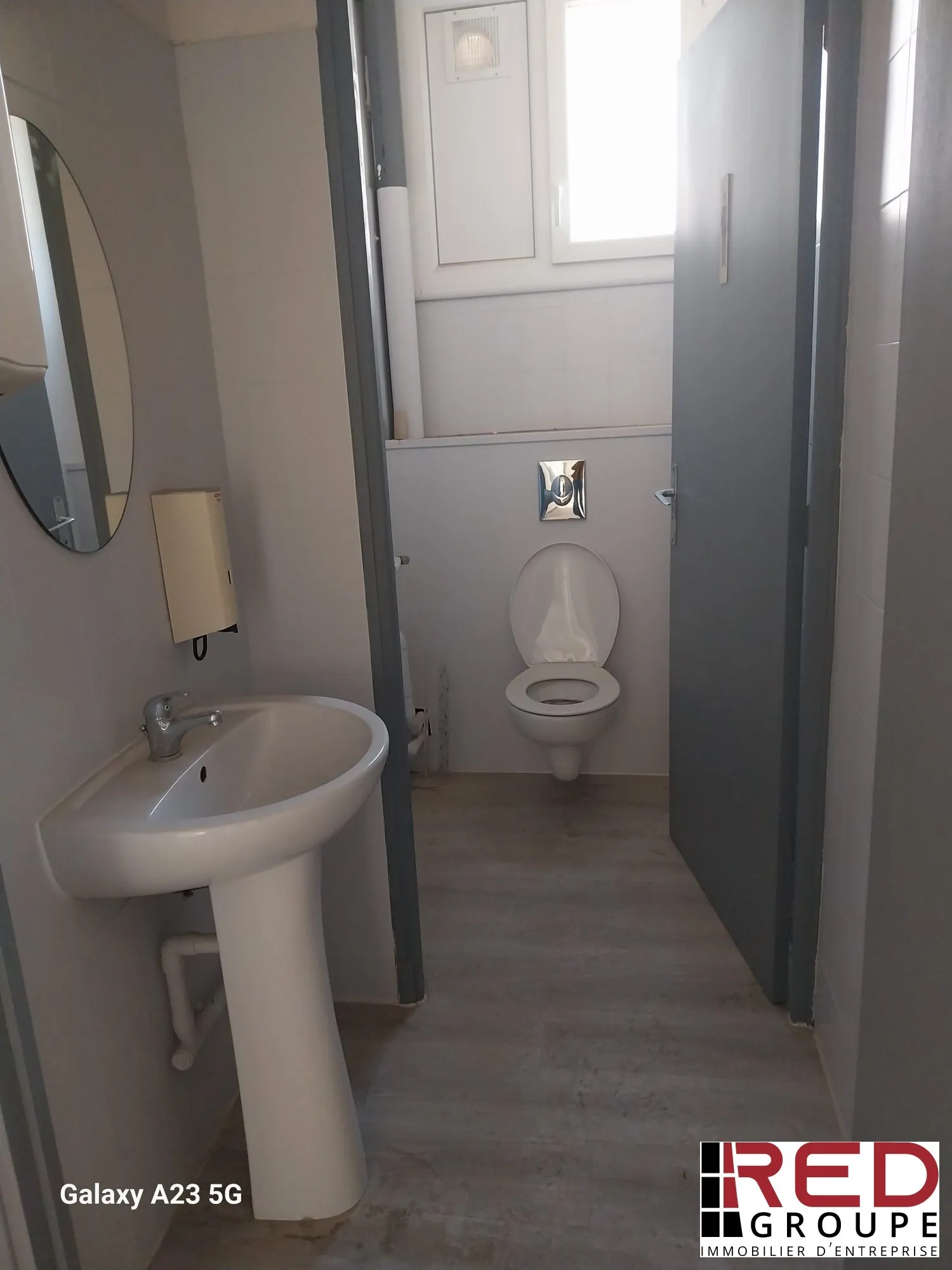 Bureaux en zone d'activité à Marseille – 116 m² à vendre ou louer 