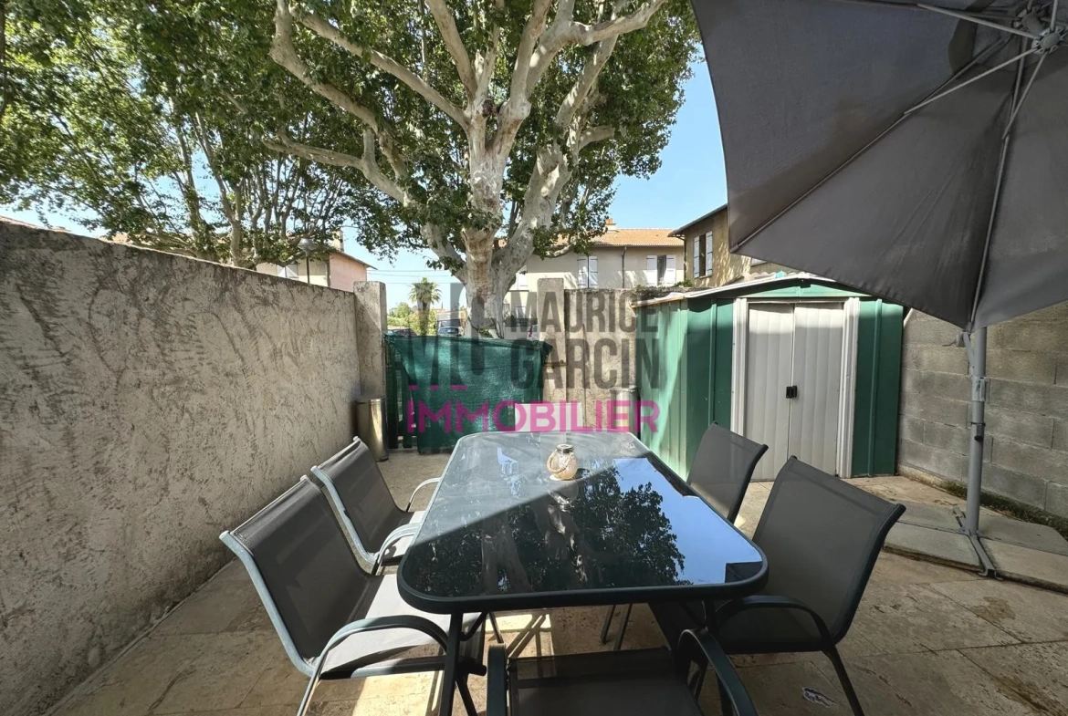 Maison à vendre à Montfavet, Avignon – 60 m² avec cour et terrasse 