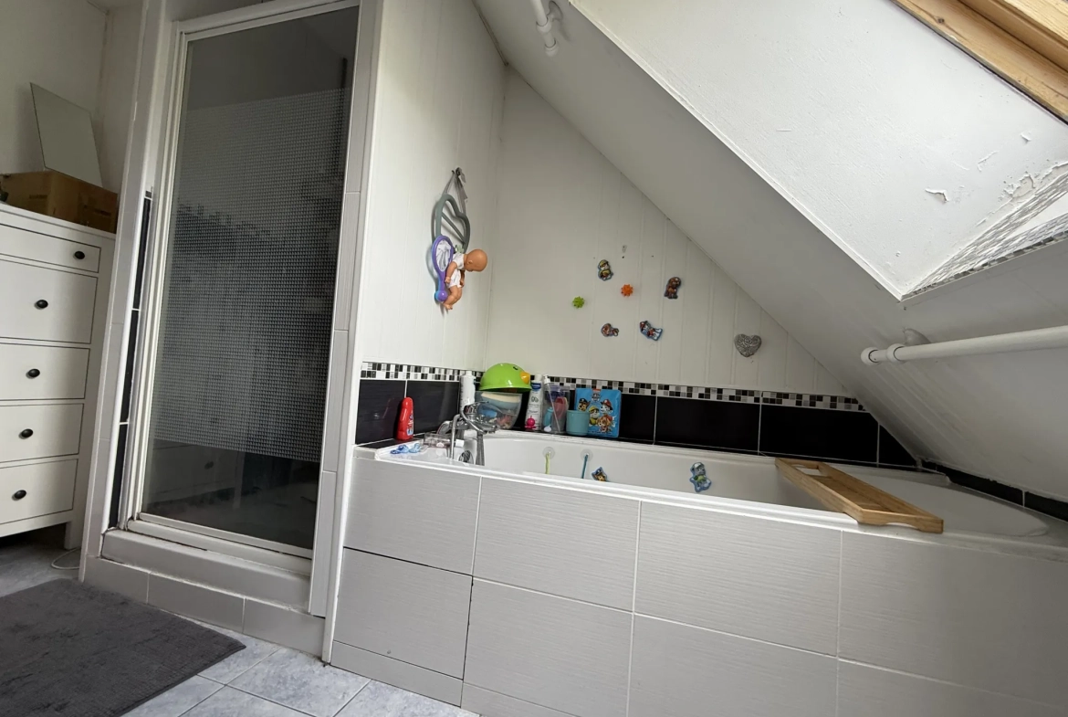 Maison familiale de 109 m² à Saint-Pierre-en-Auge avec terrain arboré 