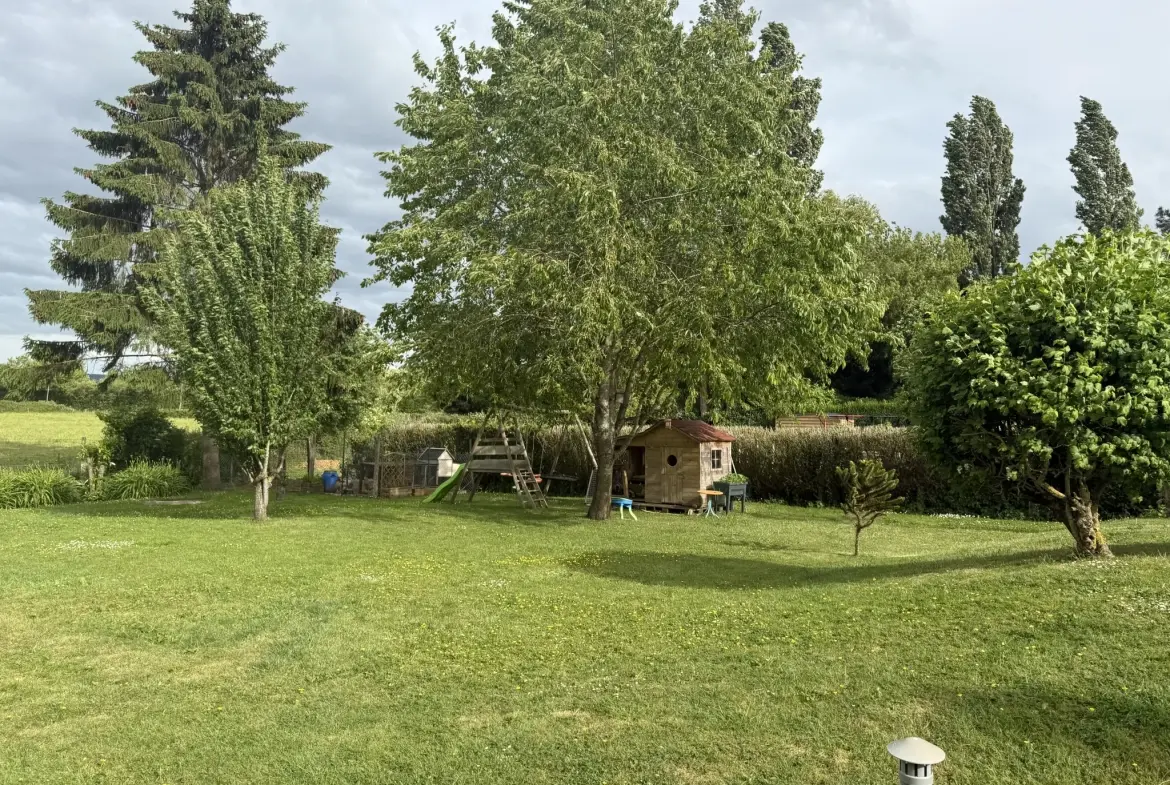 Maison familiale de 109 m² à Saint-Pierre-en-Auge avec terrain arboré 