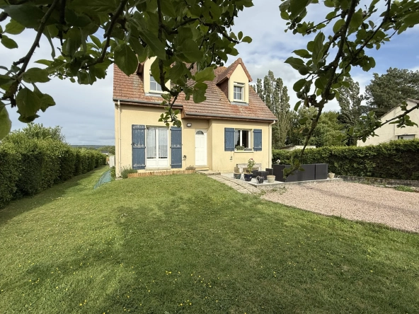 Maison familiale de 109 m² à Saint-Pierre-en-Auge avec terrain arboré