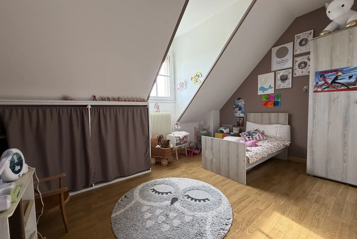 Maison familiale de 109 m² à Saint-Pierre-en-Auge avec terrain arboré 